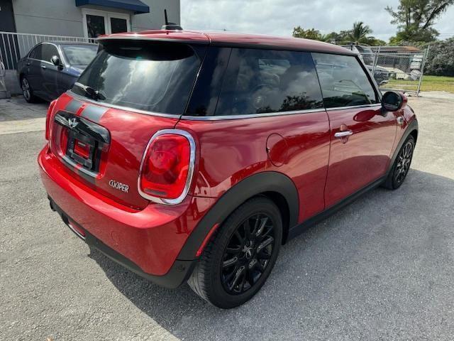 2018 Mini Cooper vin: WMWXP5C50J2G63900