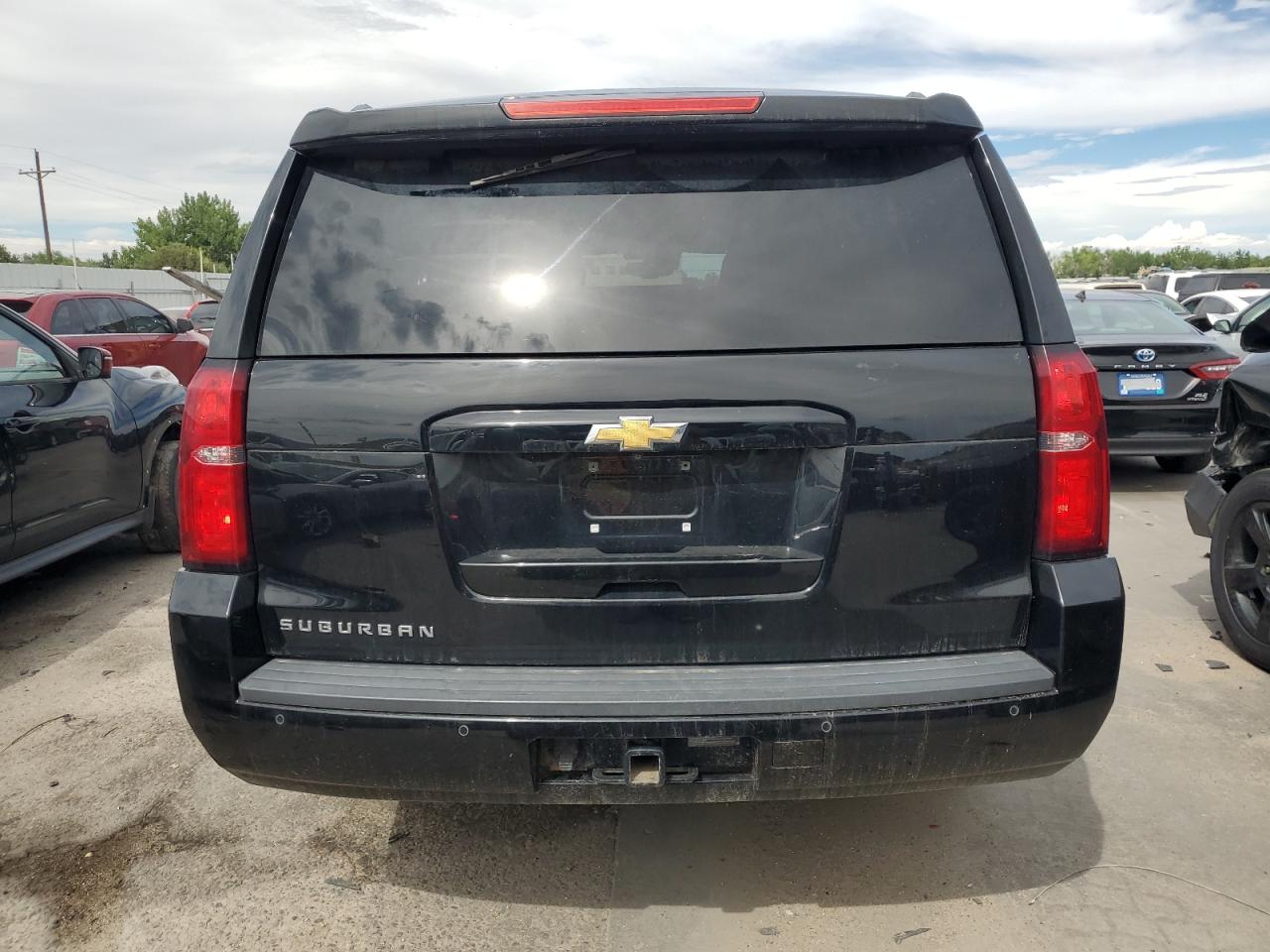 1GNSKHKC3KR331671 2019 Chevrolet Suburban K1500 Lt