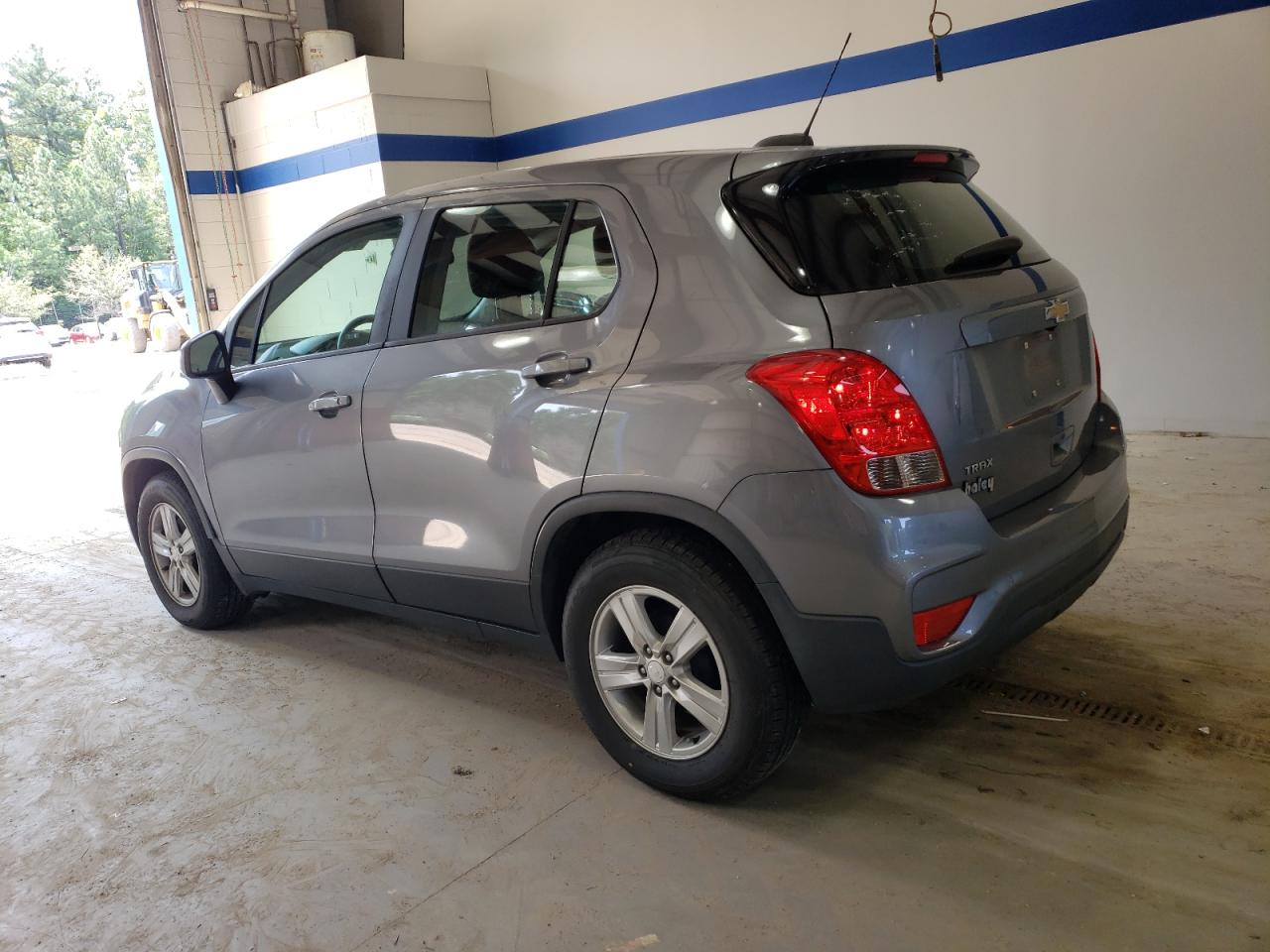 3GNCJKSB3LL211759 2020 CHEVROLET TRAX - Image 2