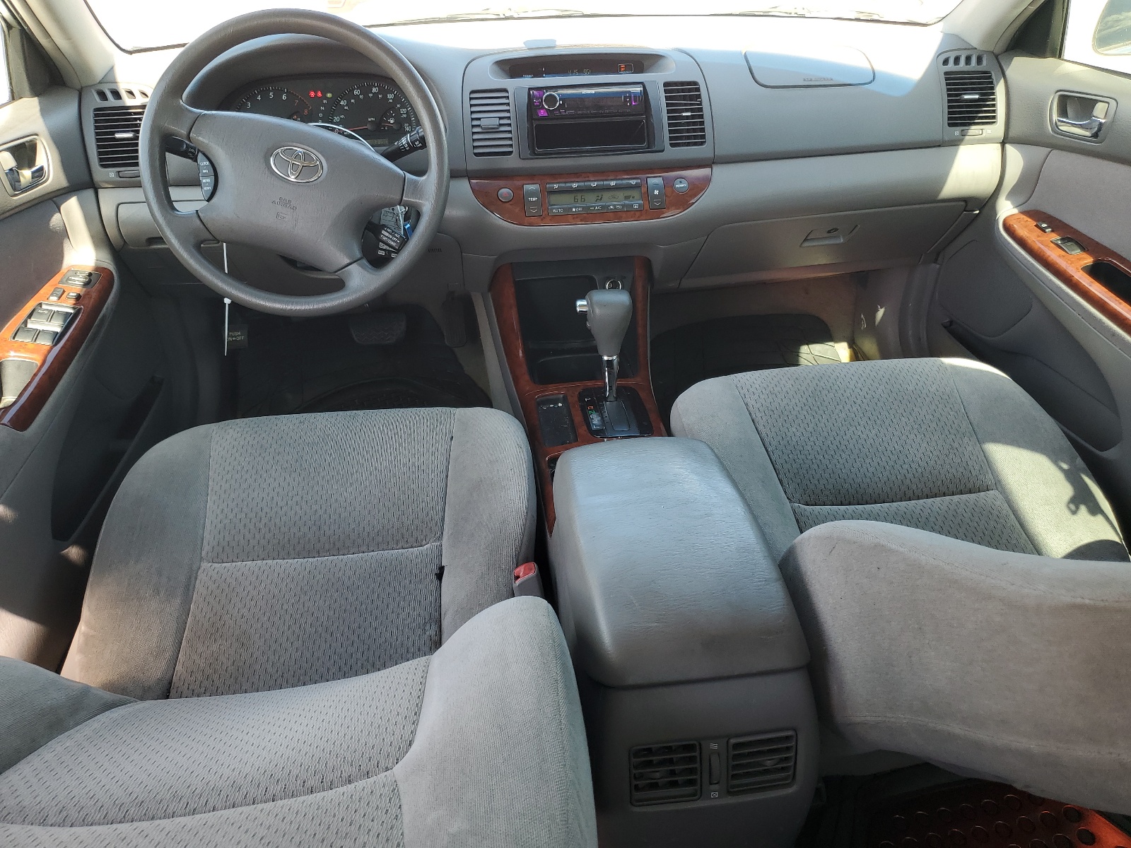 4T1BE32K14U319735 2004 Toyota Camry Le