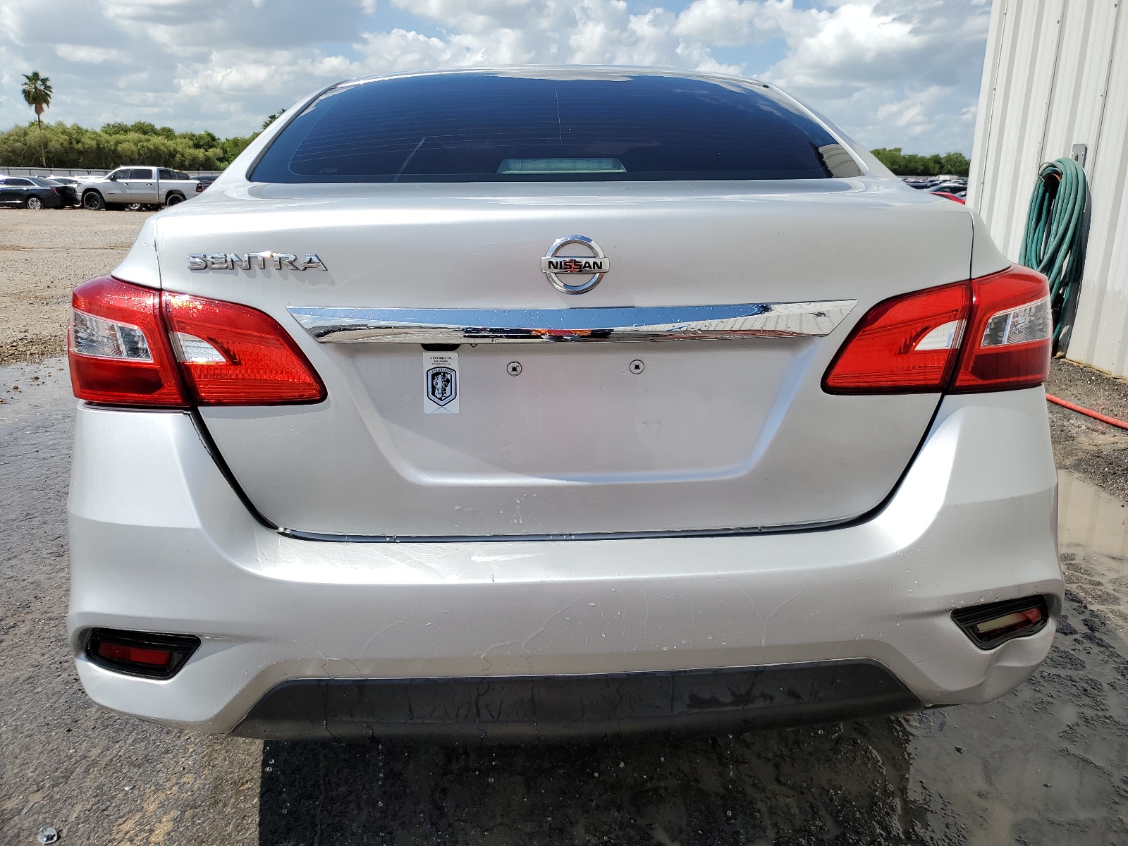 2018 Nissan Sentra S vin: 3N1AB7AP5JY338393