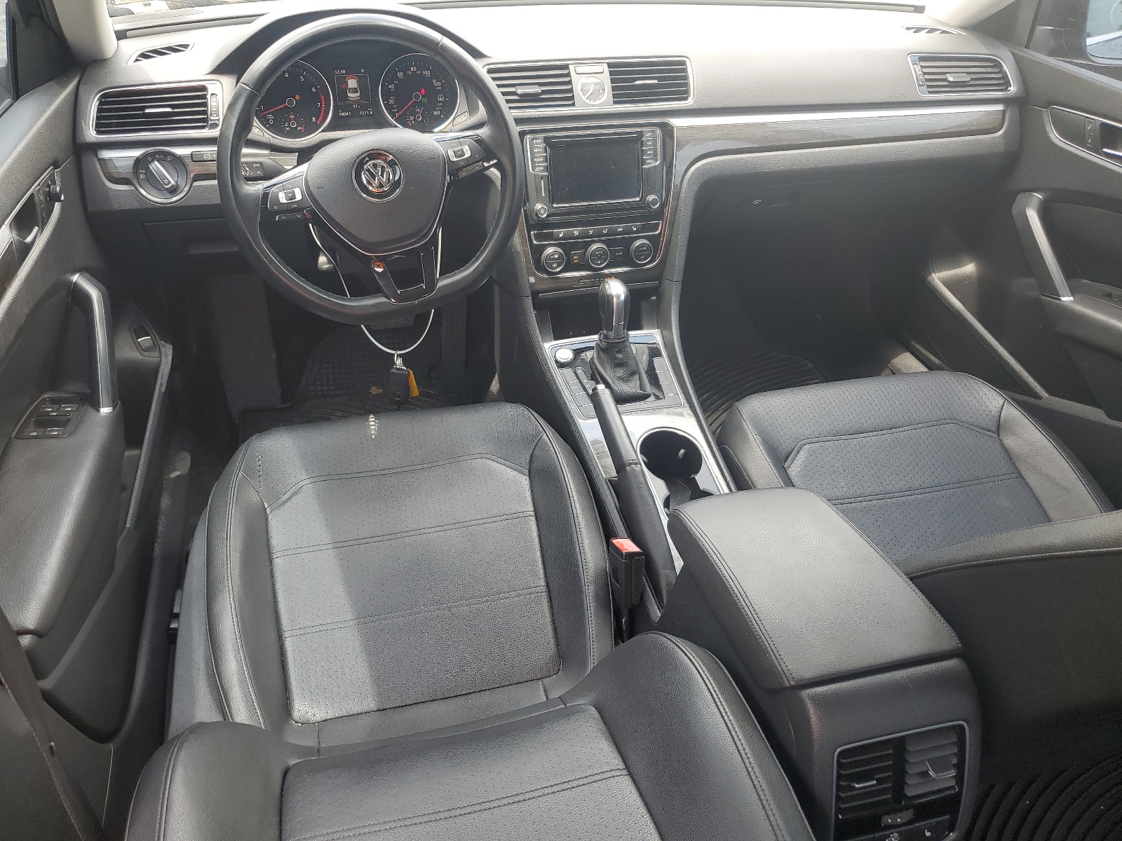 1VWGT7A33HC057923 2017 Volkswagen Passat Se