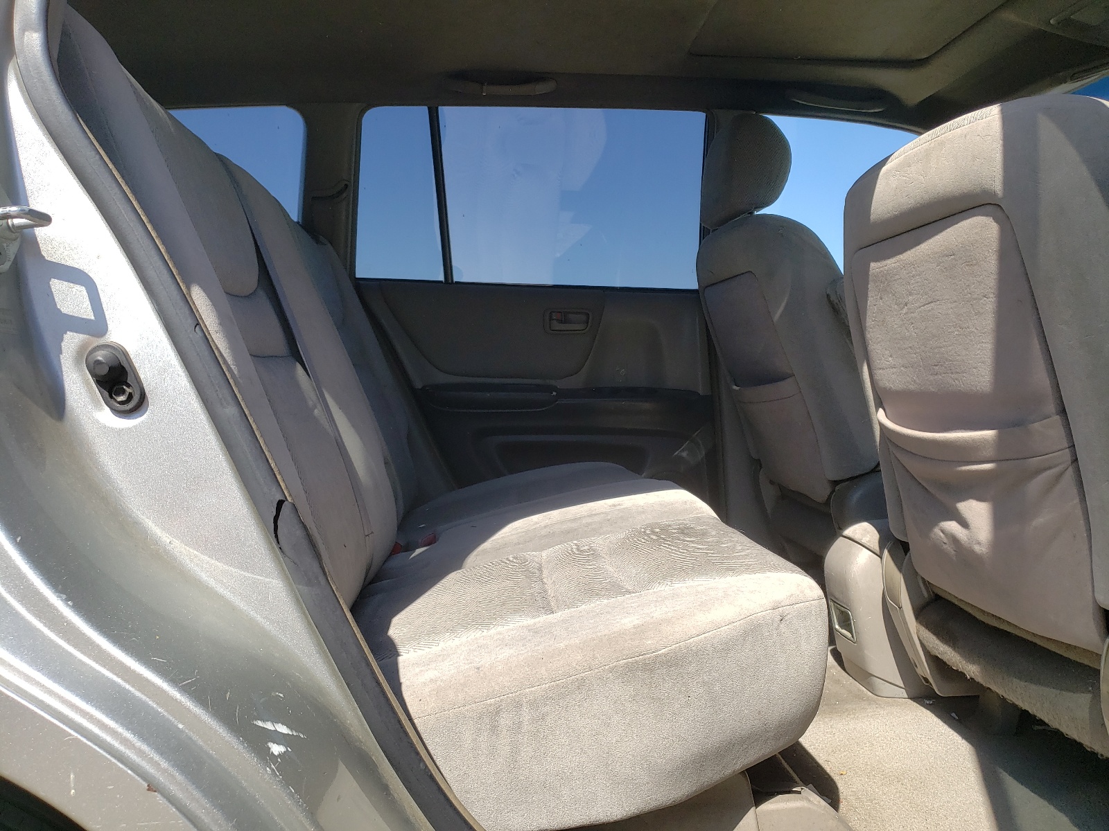 JTEGF21A310010678 2001 Toyota Highlander