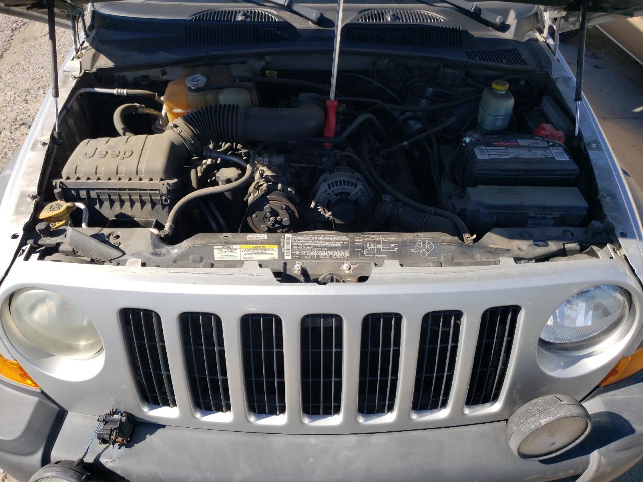2005 Jeep Liberty (North America) - Image 12