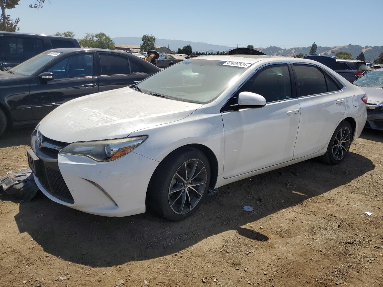 4T1BF1FK9HU647325 2017 TOYOTA CAMRY - Image 1