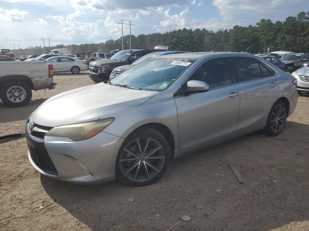 4T1BF1FK0GU160965 2016 TOYOTA CAMRY - Image 1