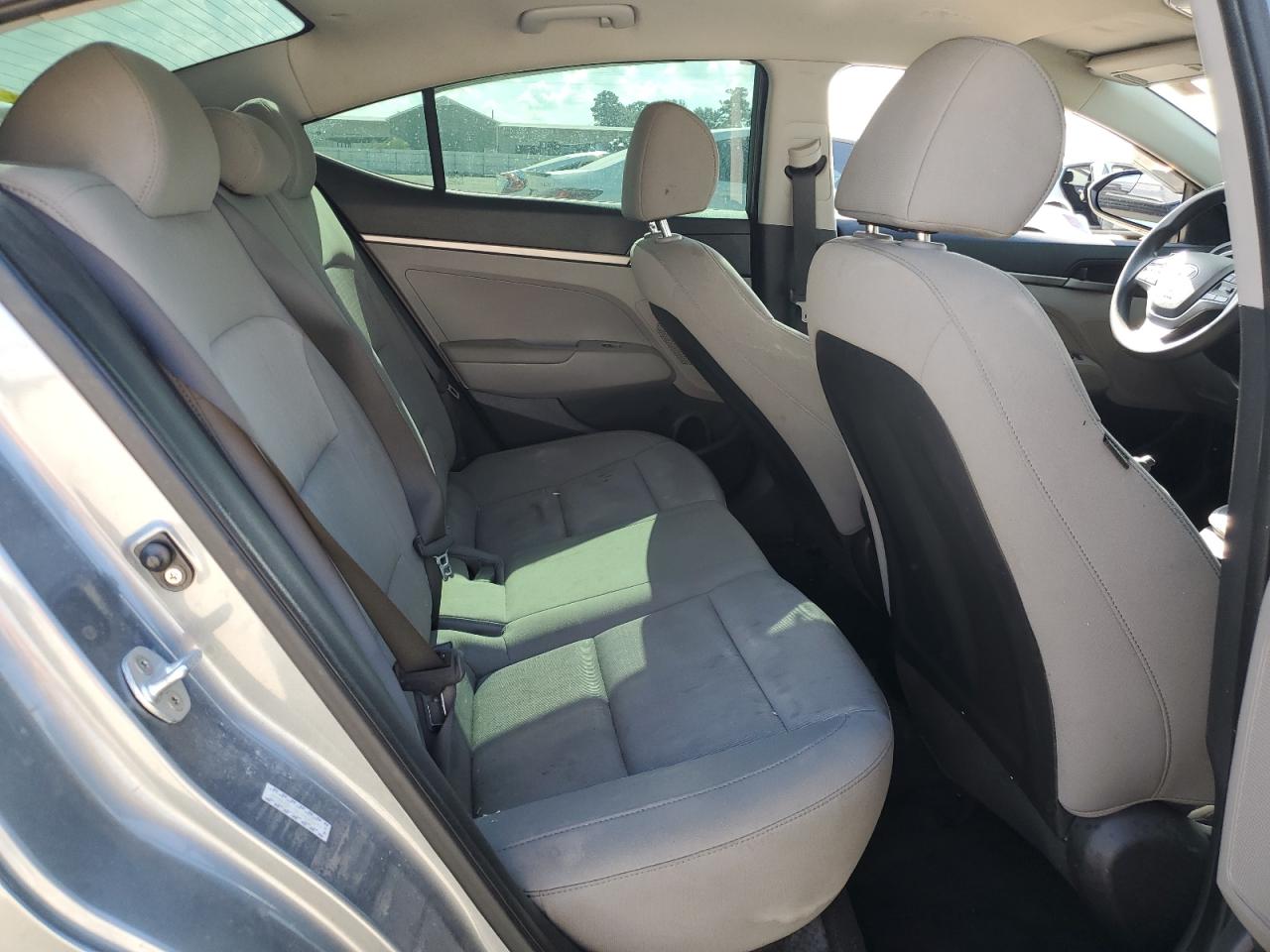 2018 Hyundai Elantra - Image 10