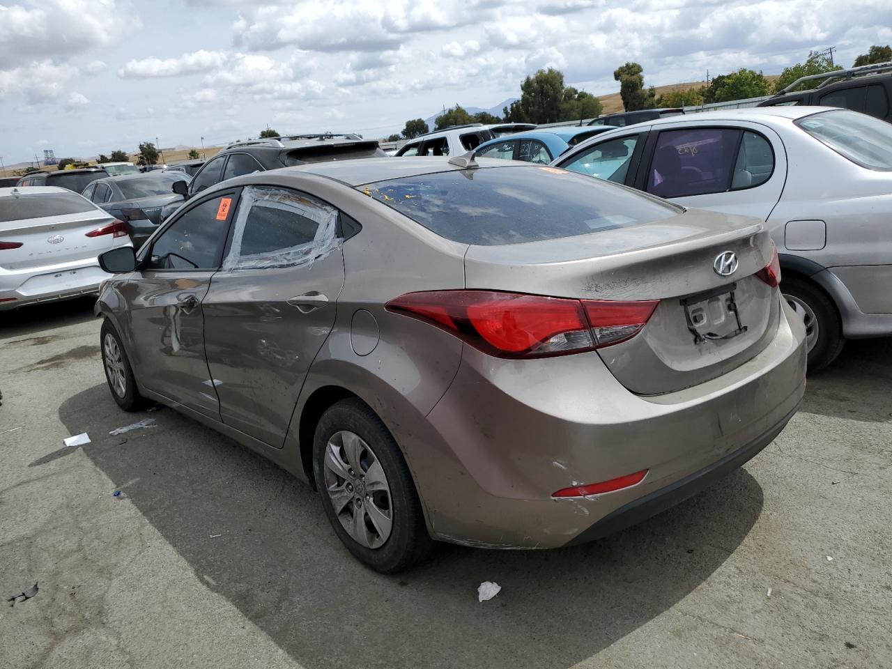 5NPDH4AE4GH727697 2016 HYUNDAI ELANTRA - Image 2