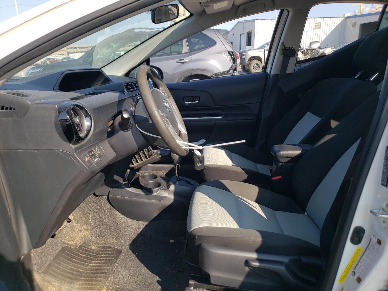 JTDKDTB30F1577085 2015 Toyota Prius C