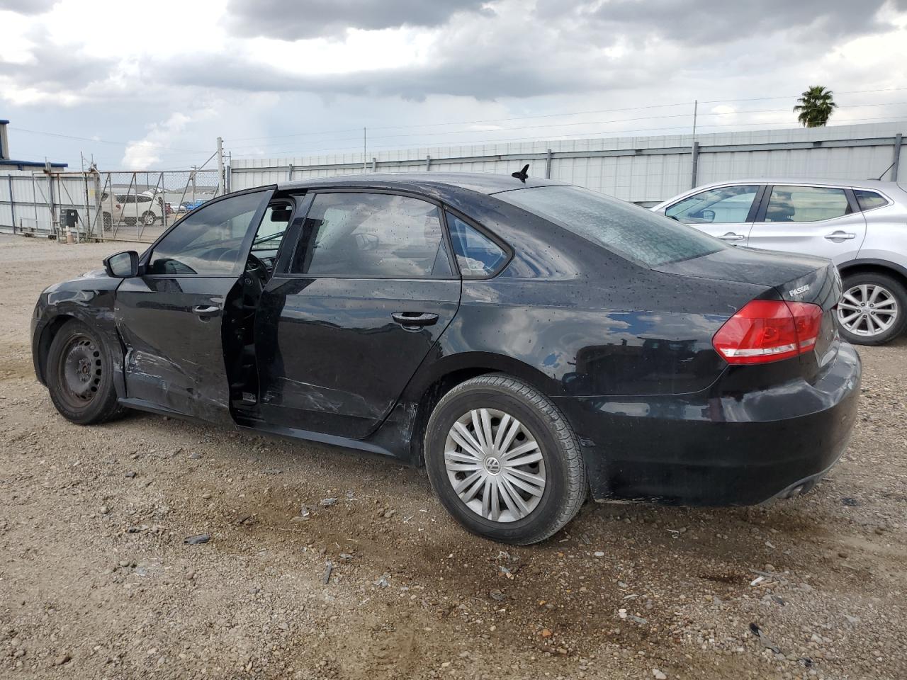 2014 Volkswagen Passat - Image 2