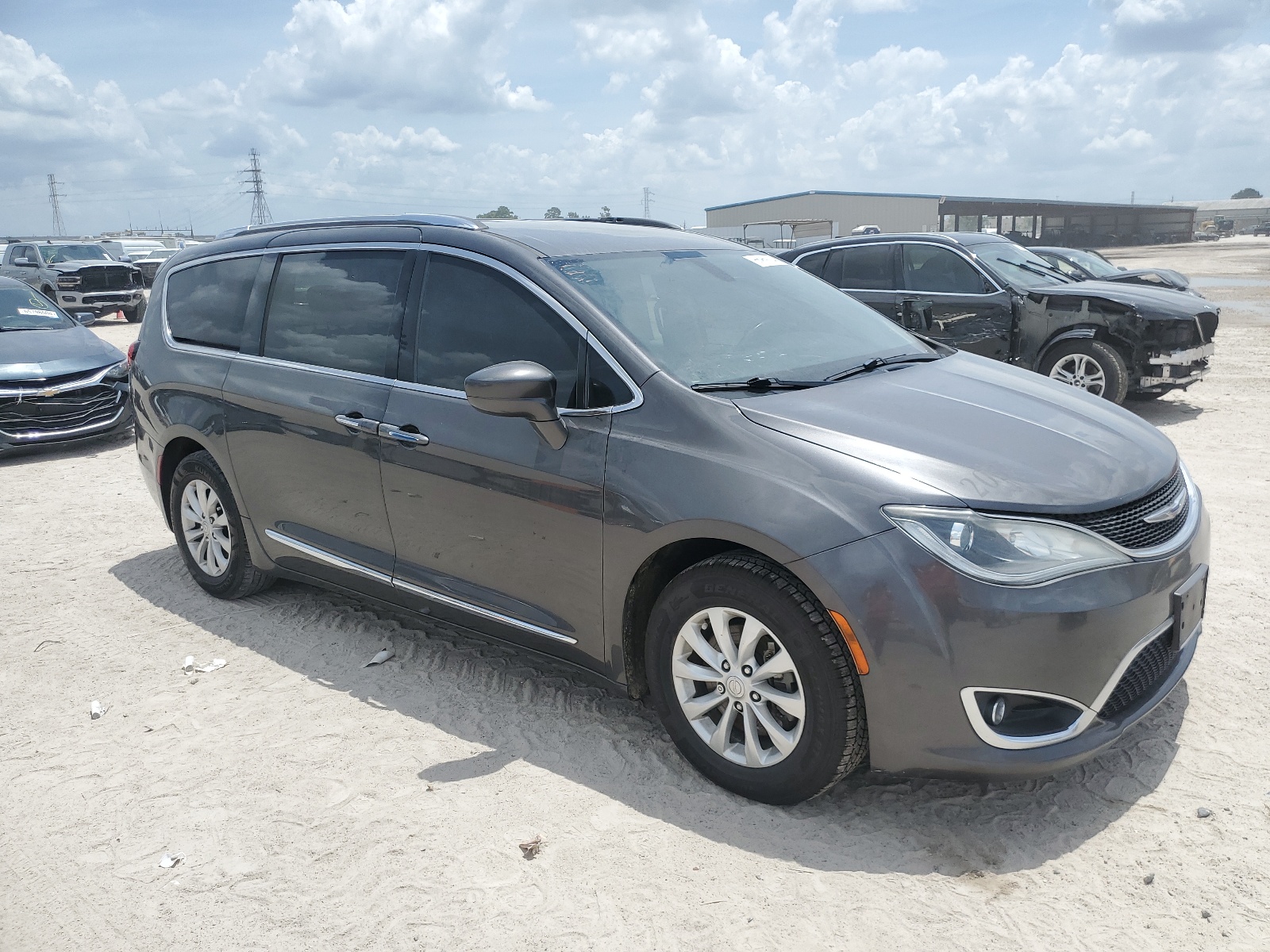 2019 Chrysler Pacifica Touring L vin: 2C4RC1BG8KR626807