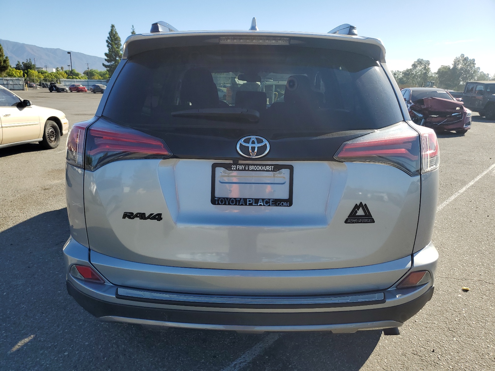 2T3RFREV0JW721107 2018 Toyota Rav4 Adventure