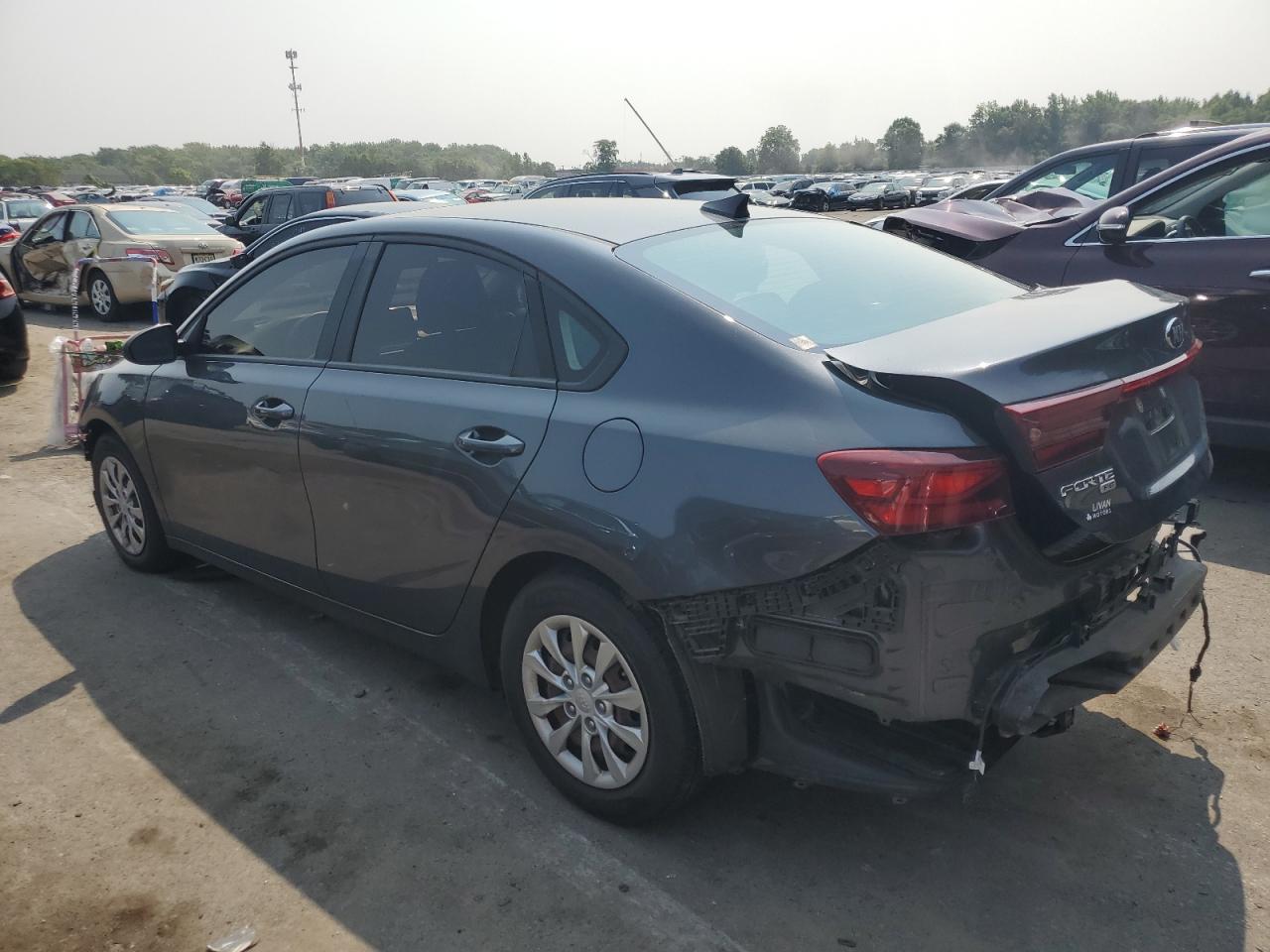 3KPF24AD3KE058451 2019 KIA FORTE - Image 2