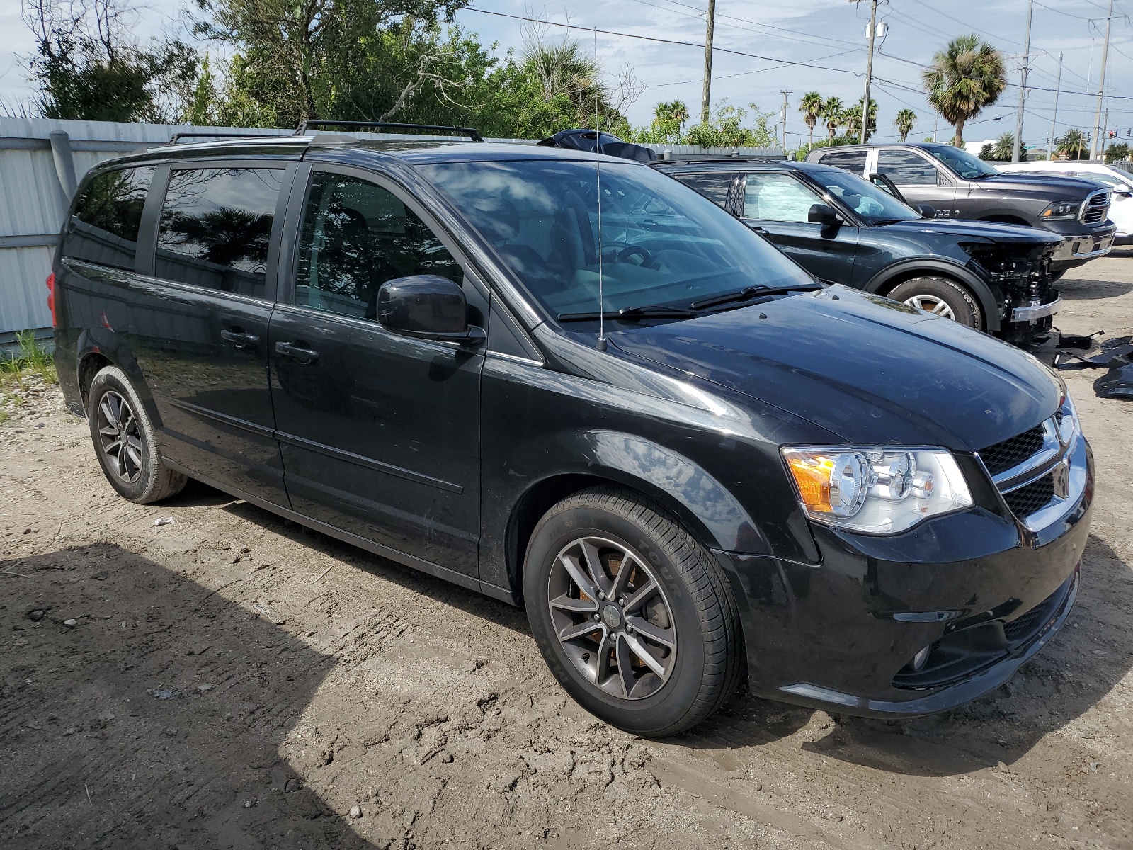 2C4RDGCG6HR557770 2017 Dodge Grand Caravan Sxt