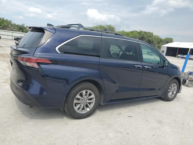 5TDYRKEC0NS088432 Toyota All Models SIENNA XLE 3