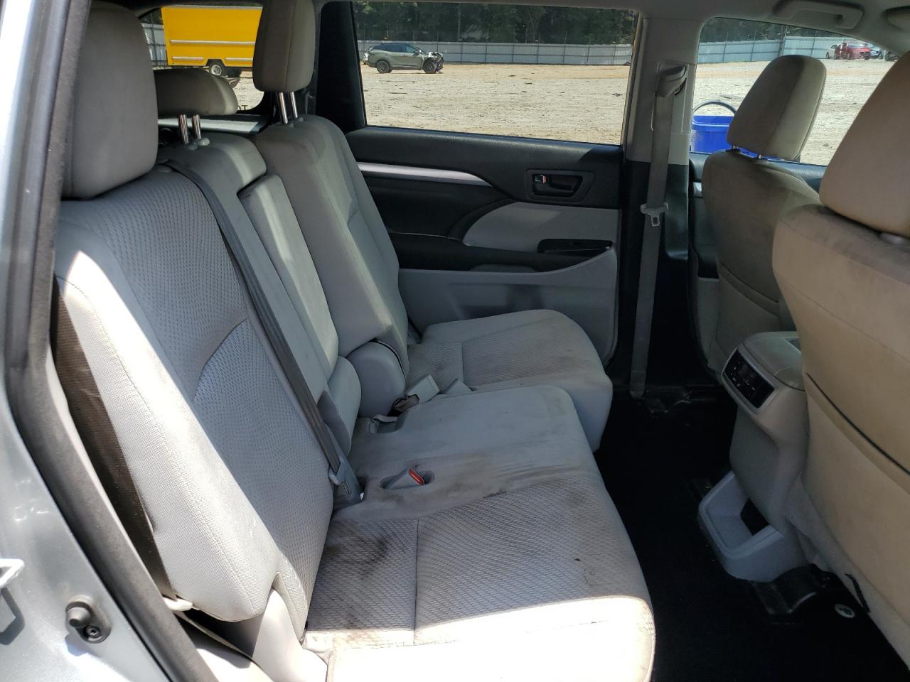 2018 Toyota Highlander Le VIN: 5TDZARFH1JS040205 Lot: 64968194