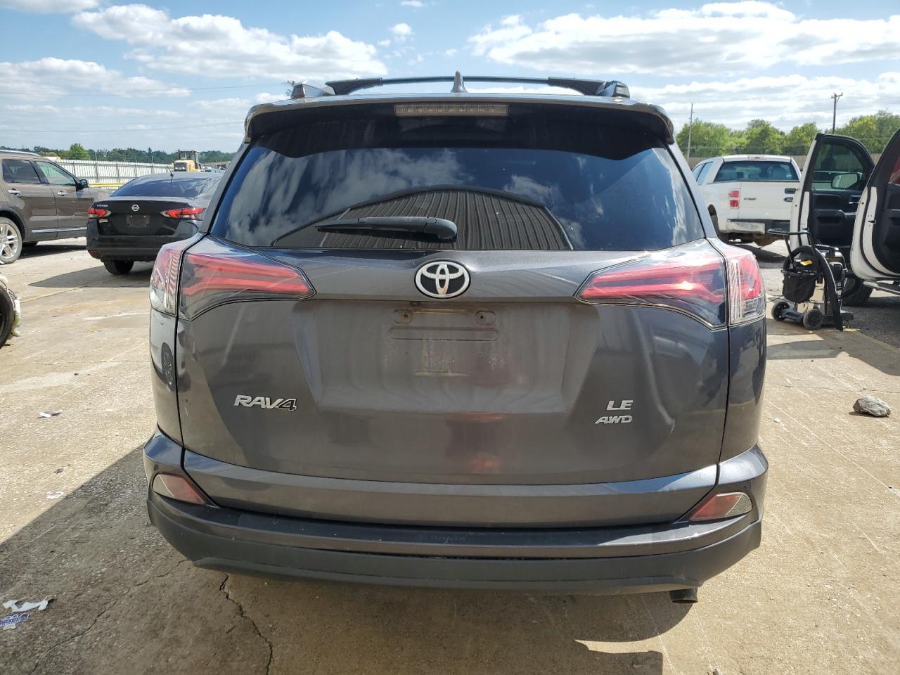 JTMBFREV0HJ710019 2017 Toyota Rav4 Le