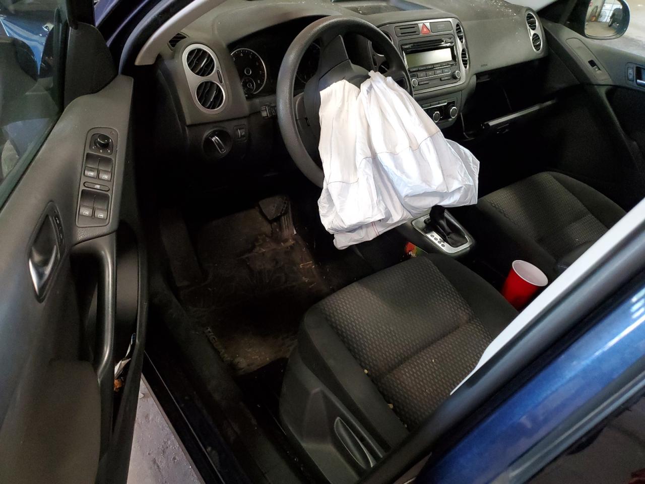 2011 Volkswagen Tiguan S VIN: WVGAV7AX5BW560215 Lot: 65938884