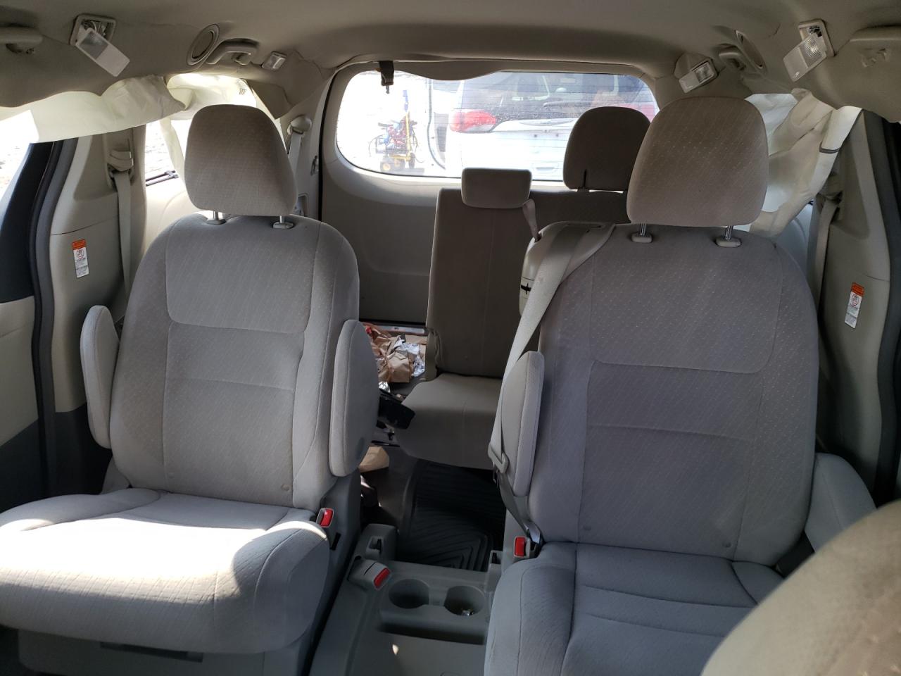 2015 Toyota Sienna - Image 10