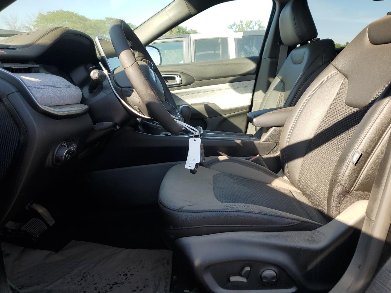 Фото: 3C4NJDBN2RT124662 - 7