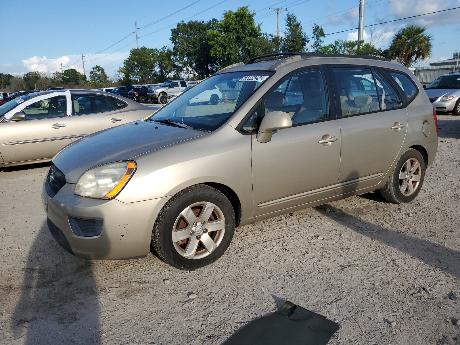 KNAFG525577088165 2007 Kia Rondo Base