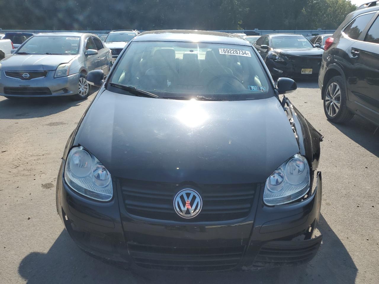 2010 Volkswagen Jetta - Image 5
