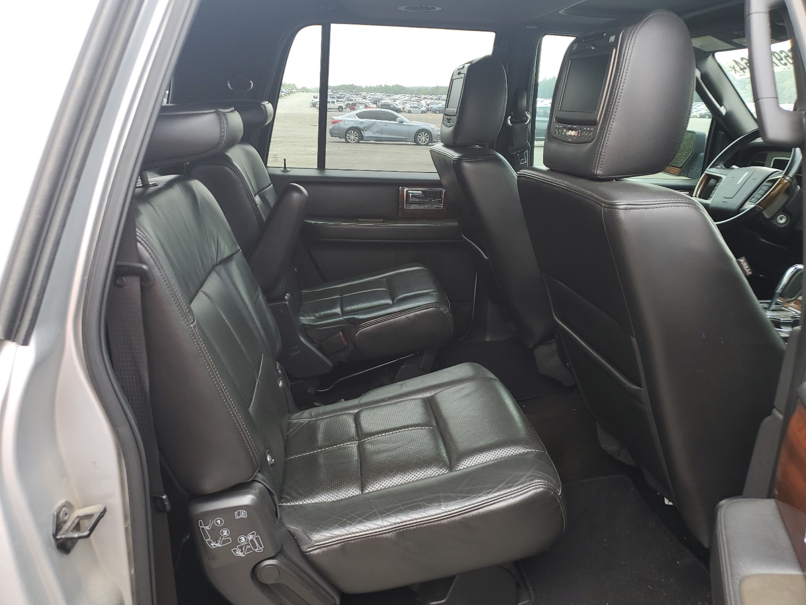 5LMJJ3H57CEL08933 2012 Lincoln Navigator L