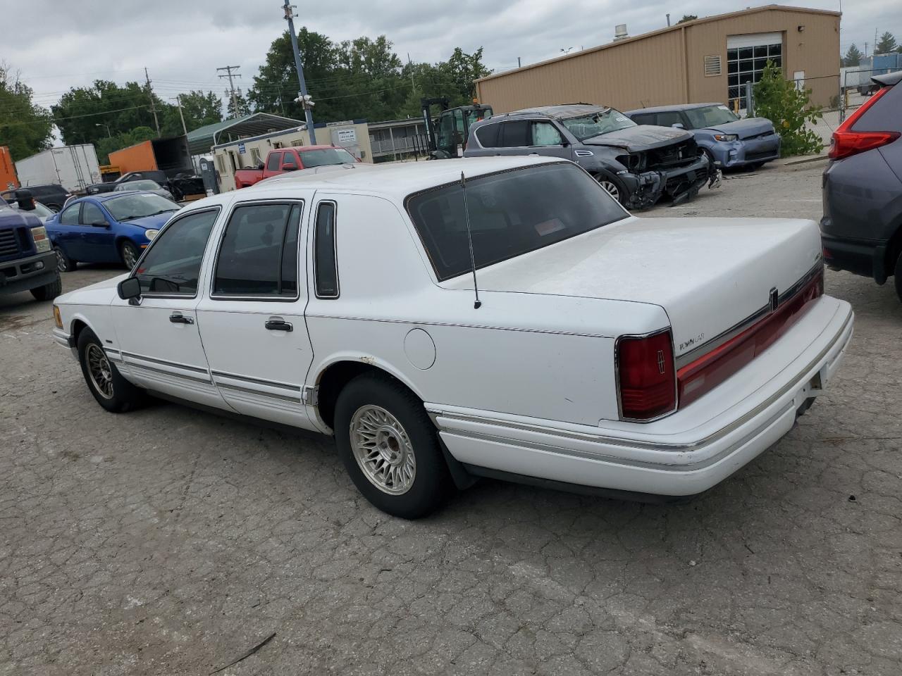 1992 Lincoln Town Car - Image 2