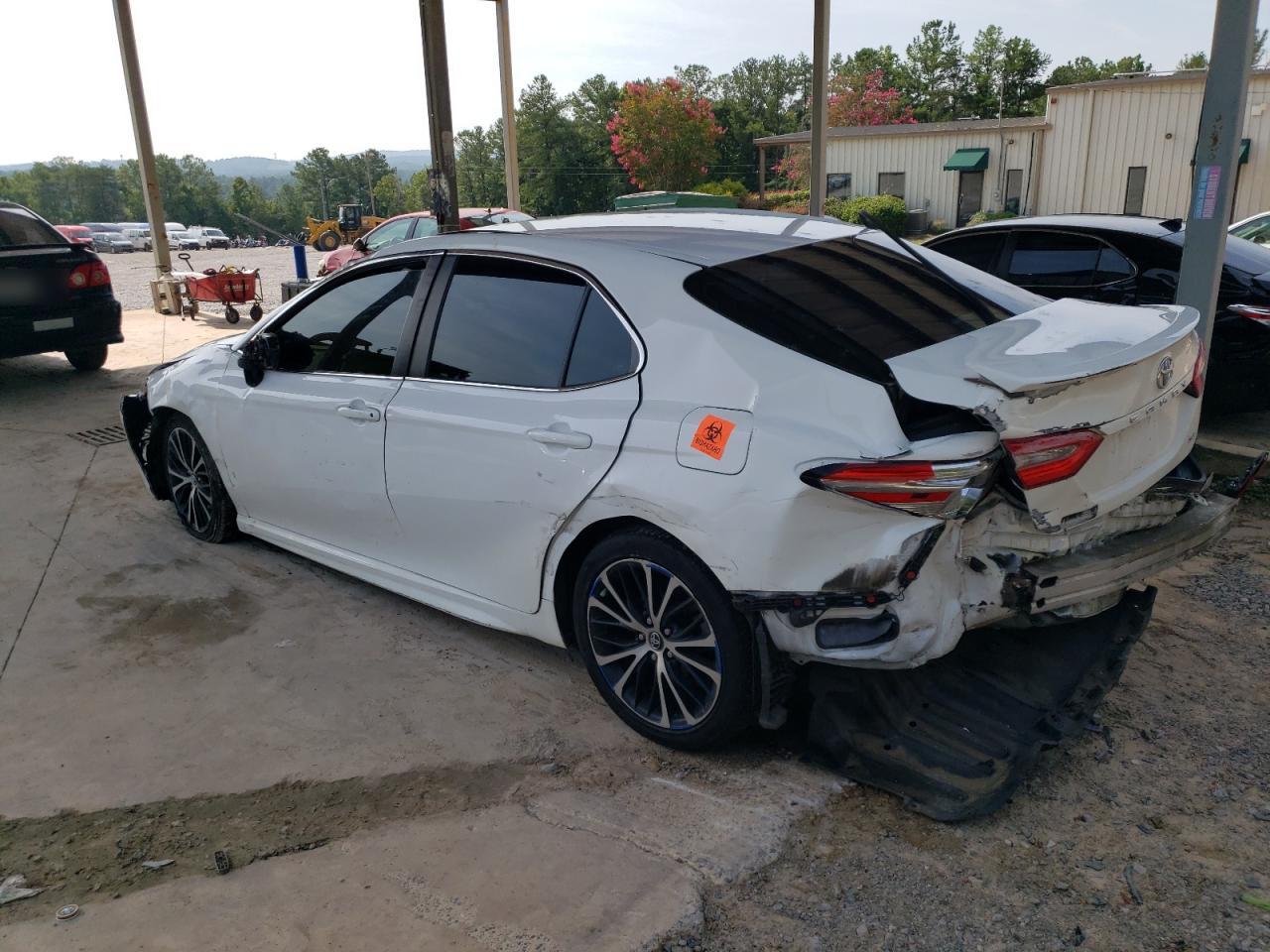 4T1B11HK7JU587076 2018 TOYOTA CAMRY - Image 2