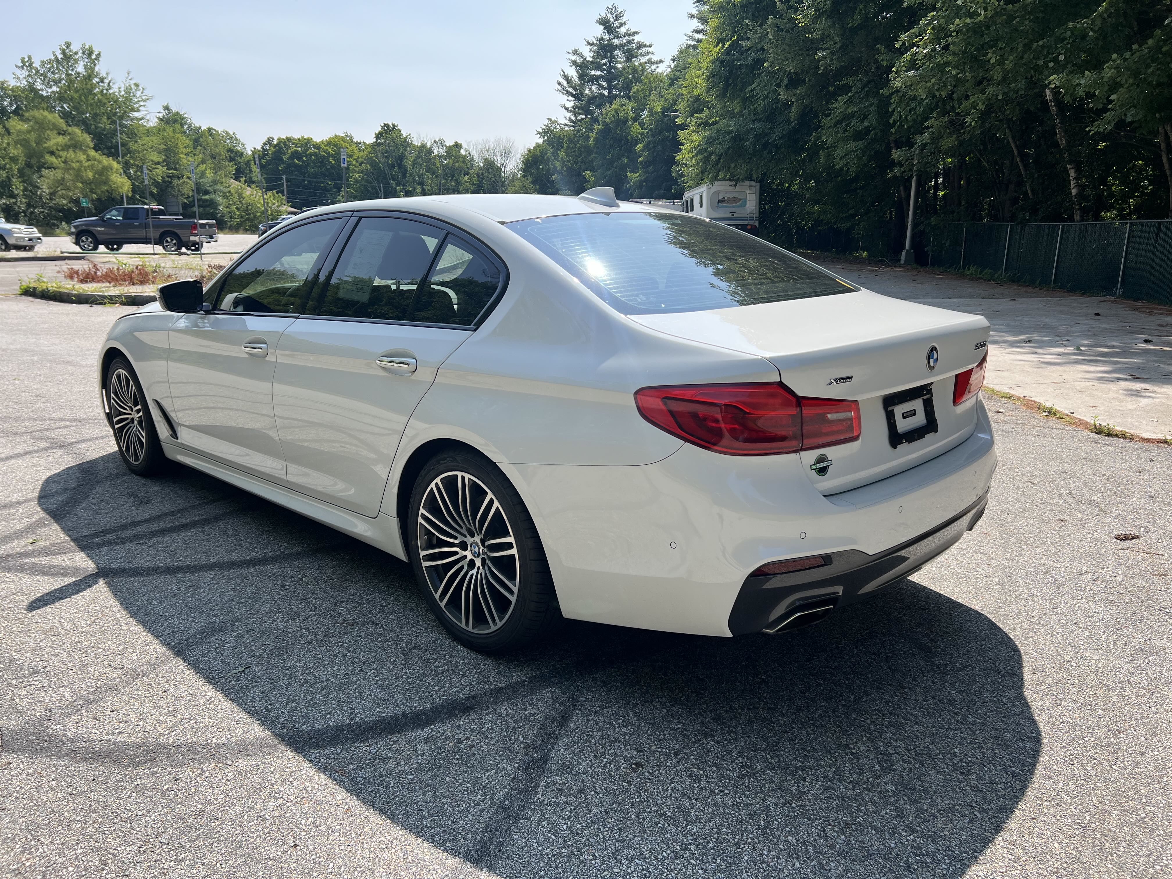 2018 BMW 530 Xi vin: WBAJA7C55JWA71985