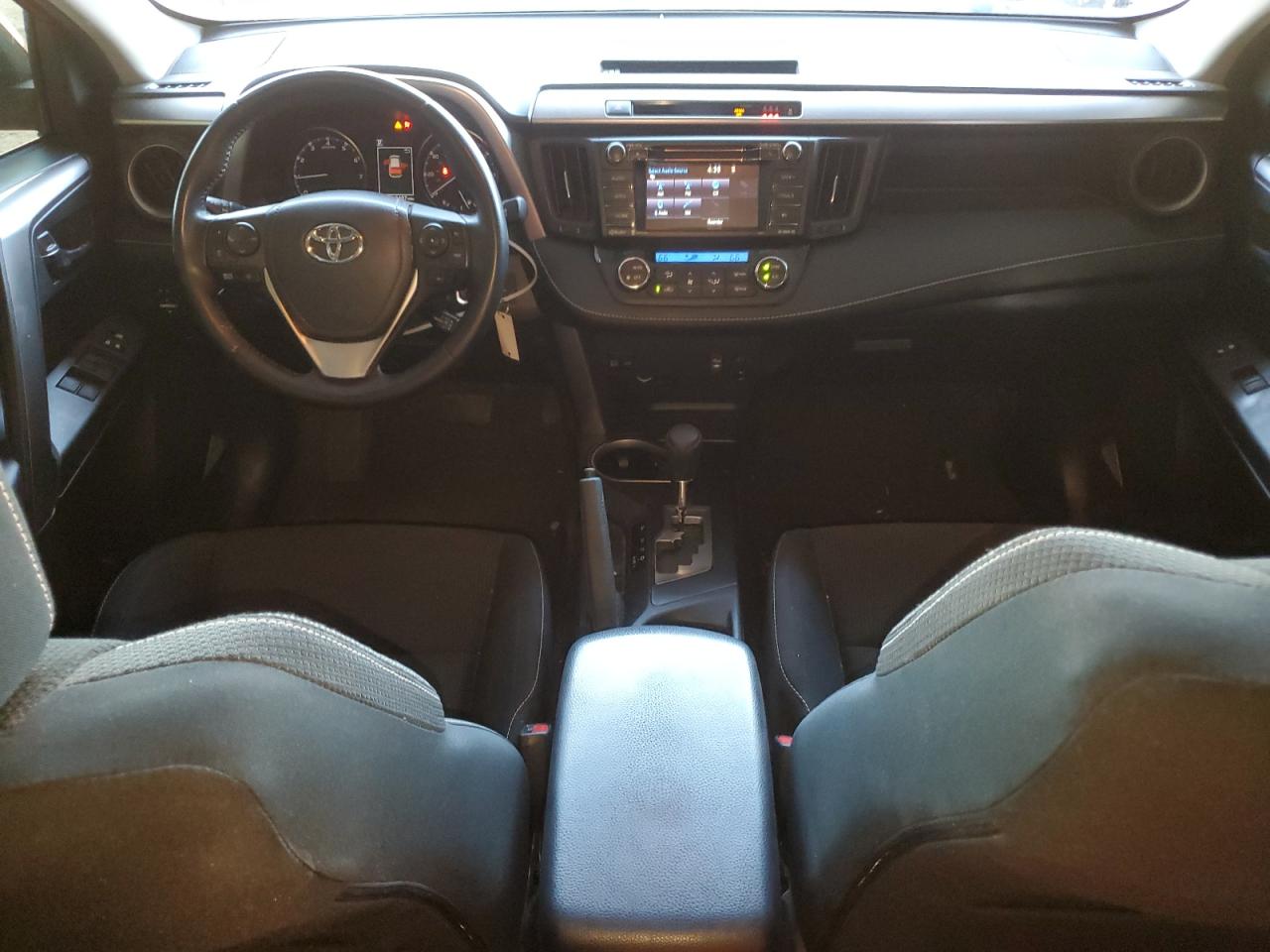 JTMWFREV0HJ116516 2017 Toyota Rav4 Xle