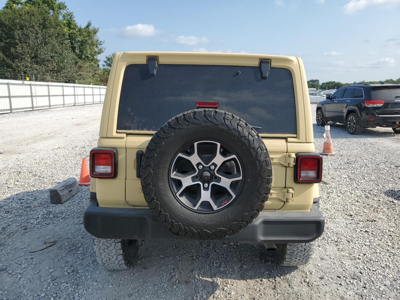 2020 Jeep Wrangler Unlimited Sahara VIN: 1C4HJXEN1LW257036 Lot: 66862914