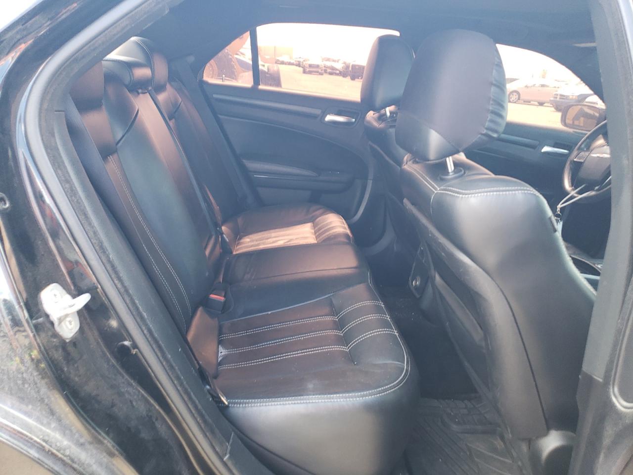 2014 Chrysler 300 - Image 10