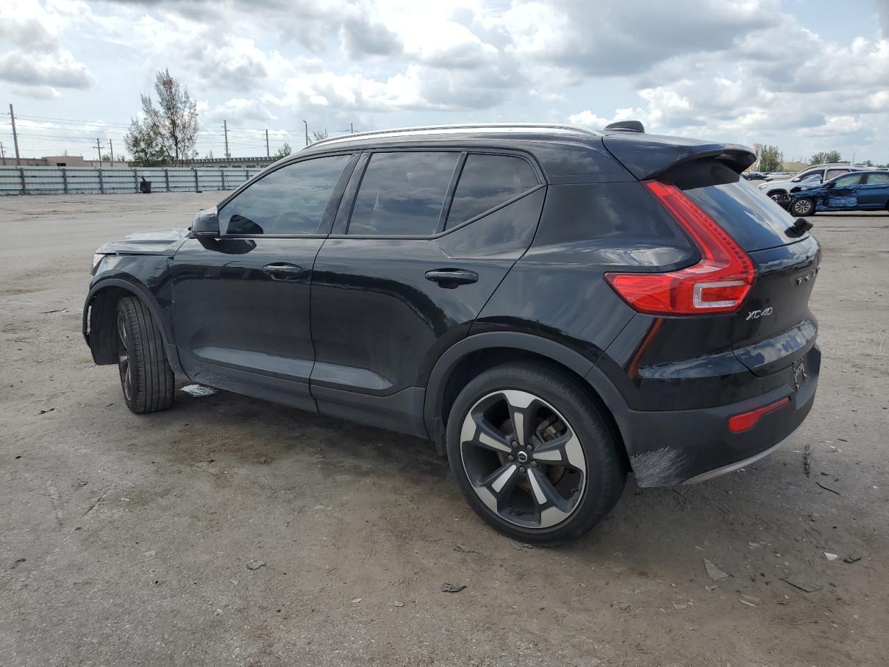 YV4162UK1N2743821 2022 Volvo Xc40 T5 Momentum