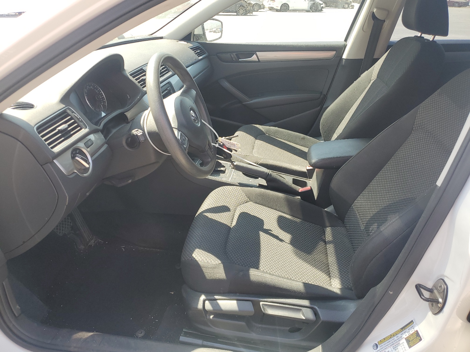 2014 Volkswagen Passat S vin: 1VWAT7A32EC102979