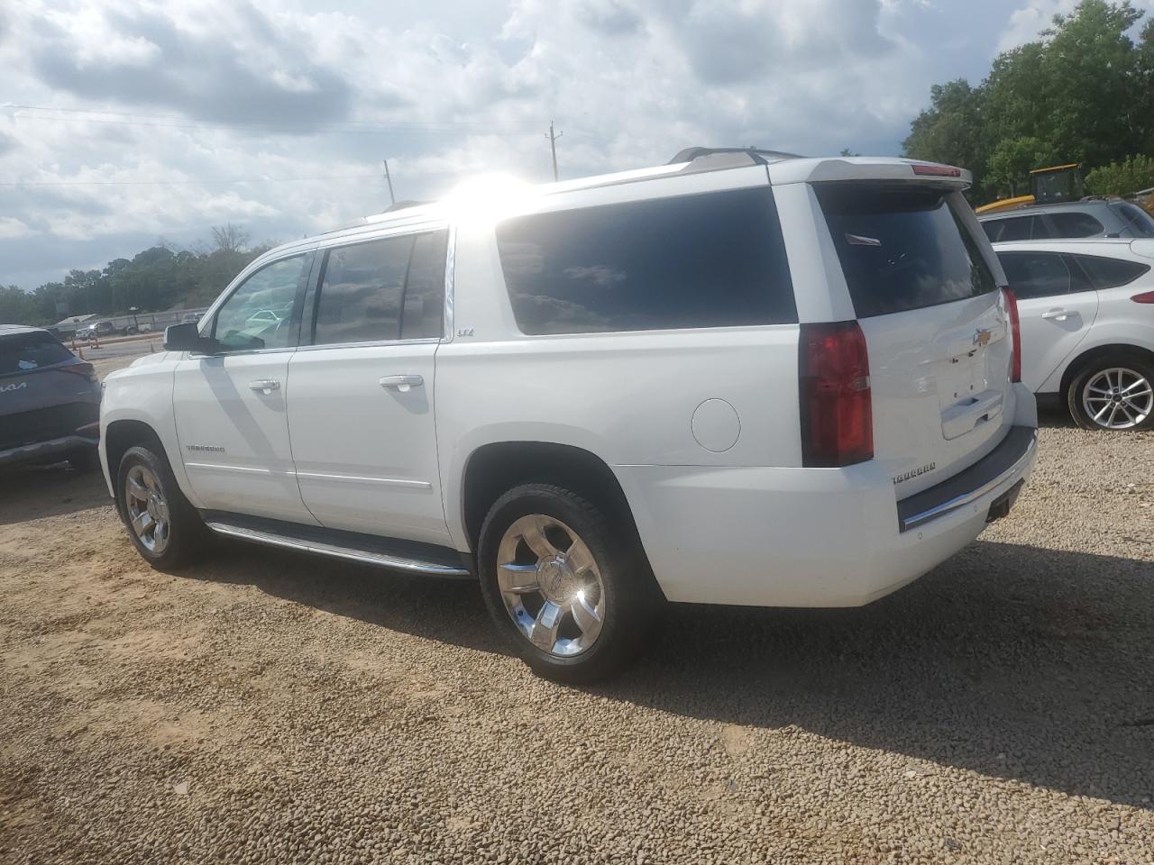 1GNSCJKC6GR122274 2016 CHEVROLET SUBURBAN - Image 2