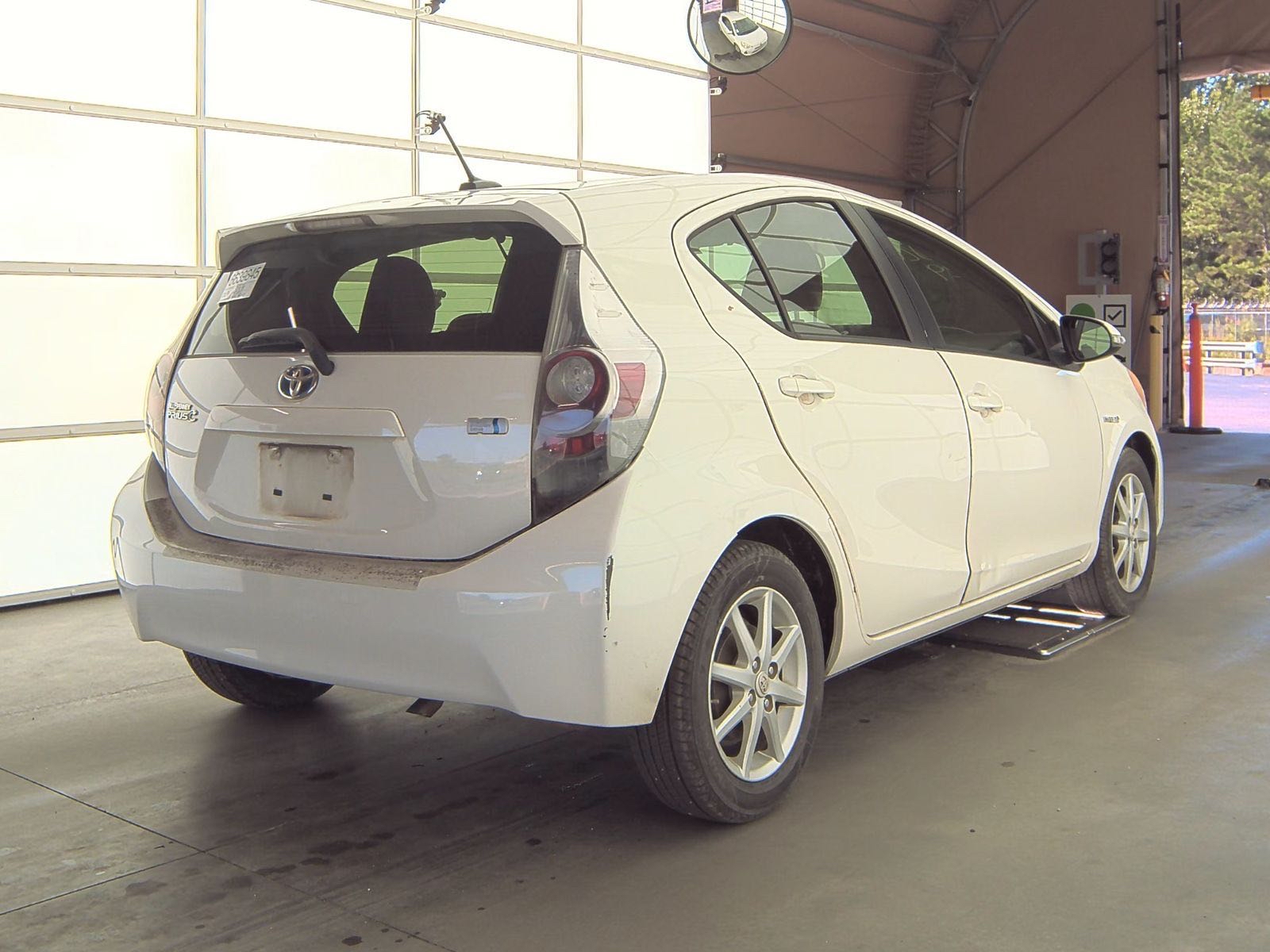 2013 Toyota Prius C vin: JTDKDTB3XD1543250