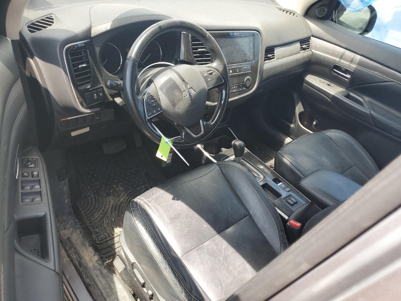 JA4AD3A37KJ000698 2019 Mitsubishi Outlander Se