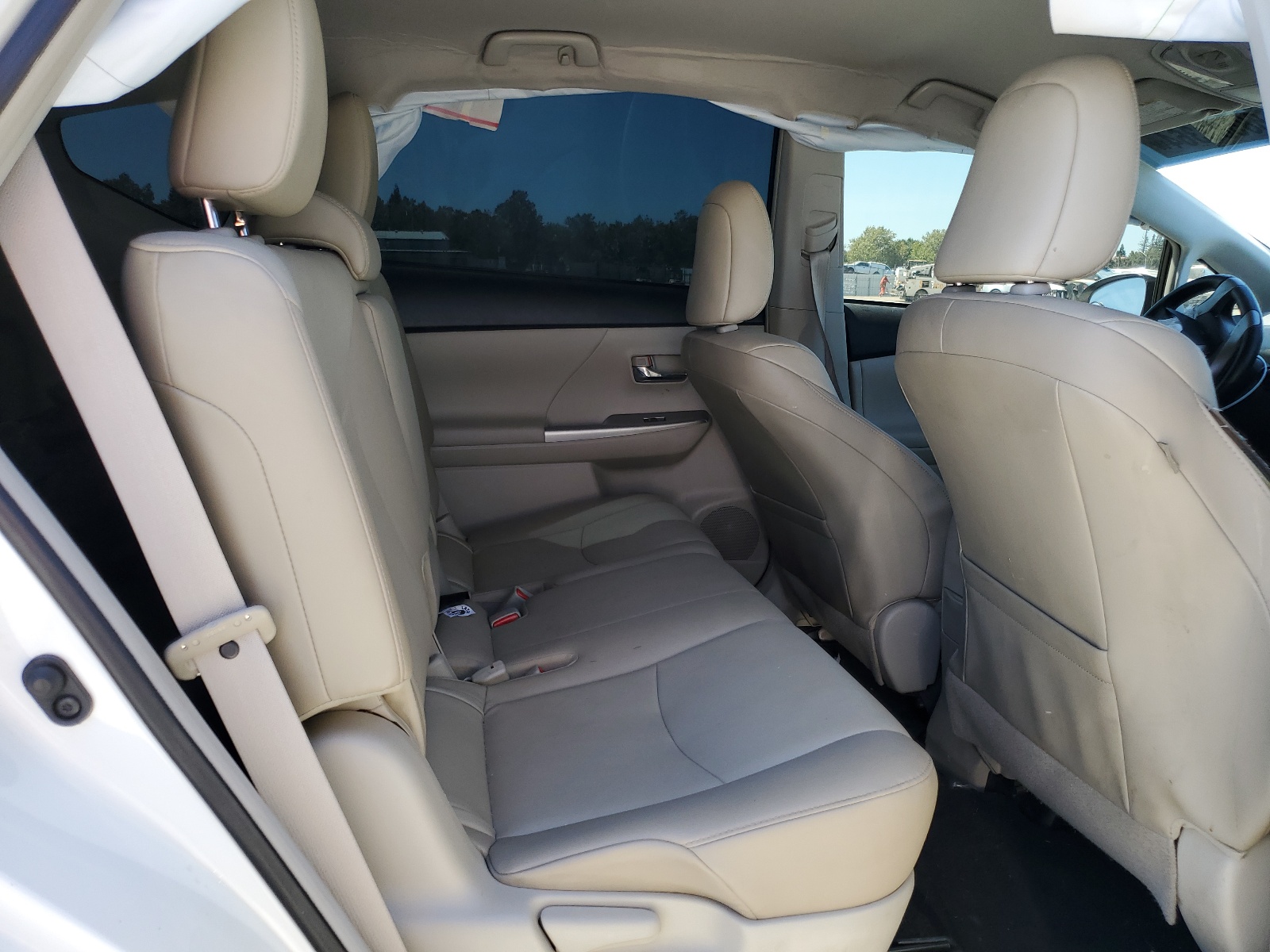 JTDZN3EU1GJ046236 2016 Toyota Prius V