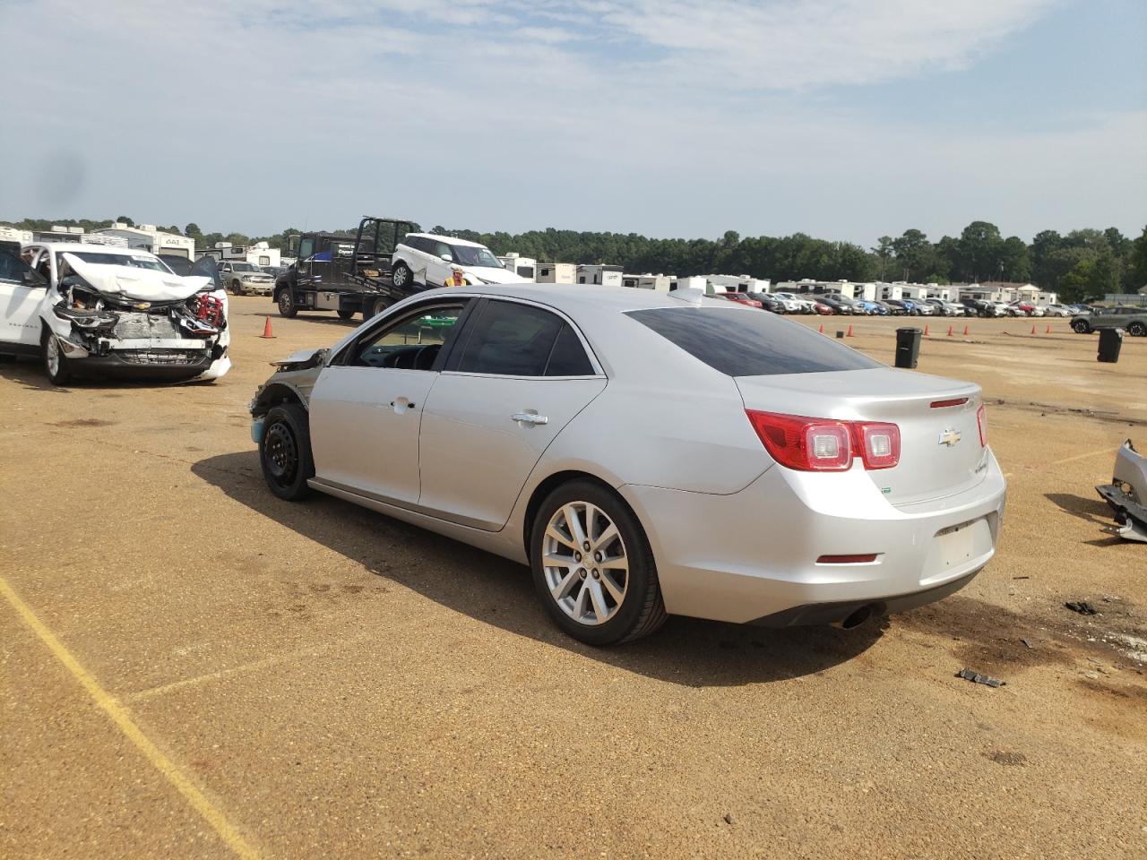 1G11E5SA8GF105748 2016 CHEVROLET MALIBU - Image 2