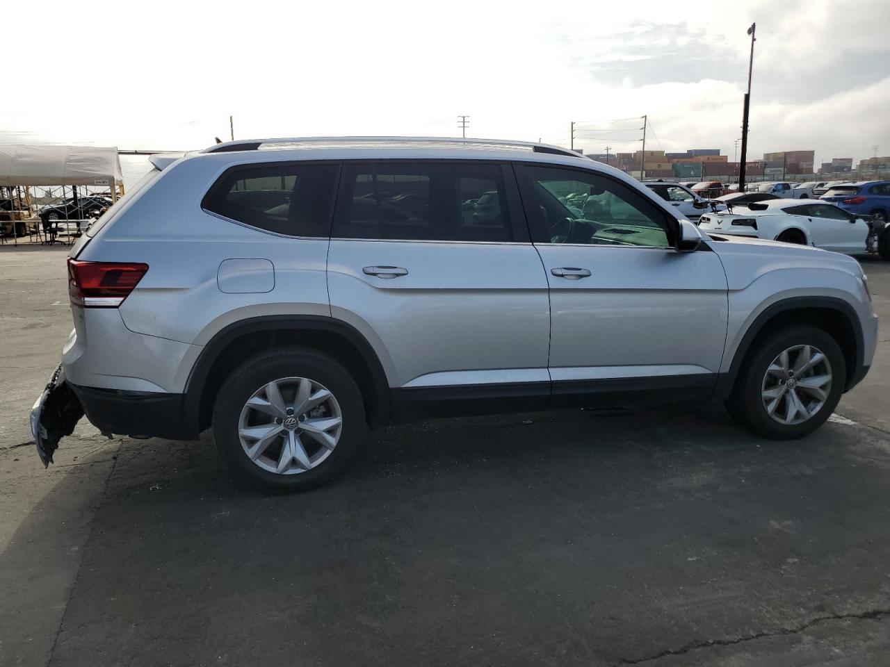 1V2DR2CAXJC554331 2018 Volkswagen Atlas Se