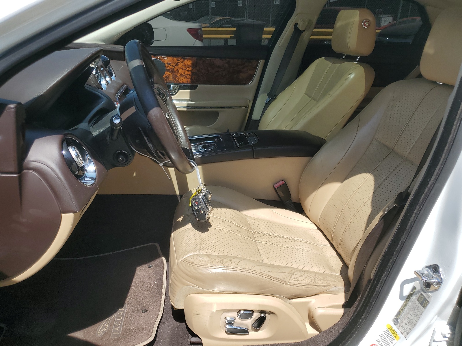 SAJWA1CB1BLV07910 2011 Jaguar Xj