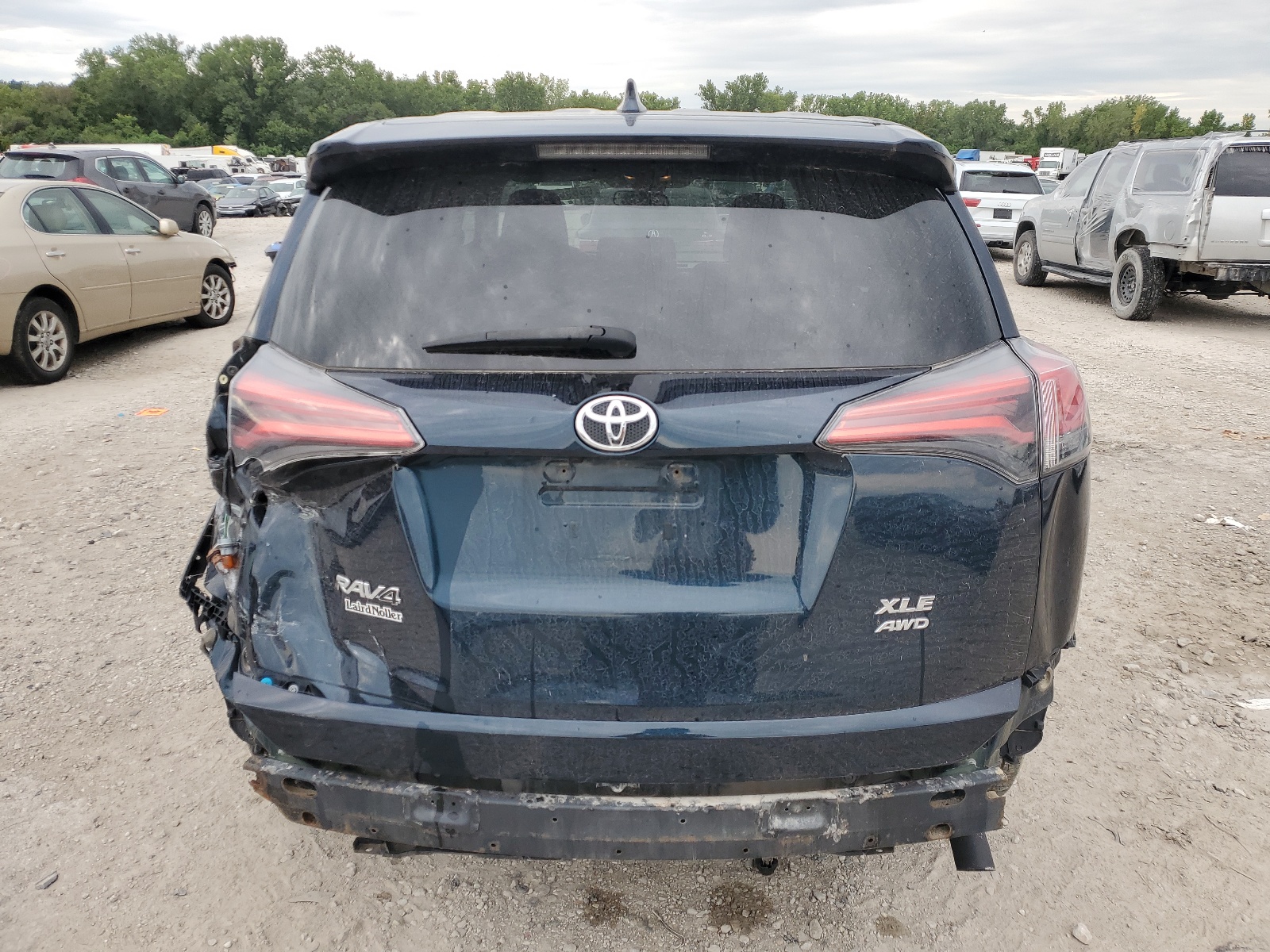 2T3RFREV1JW817165 2018 Toyota Rav4 Adventure