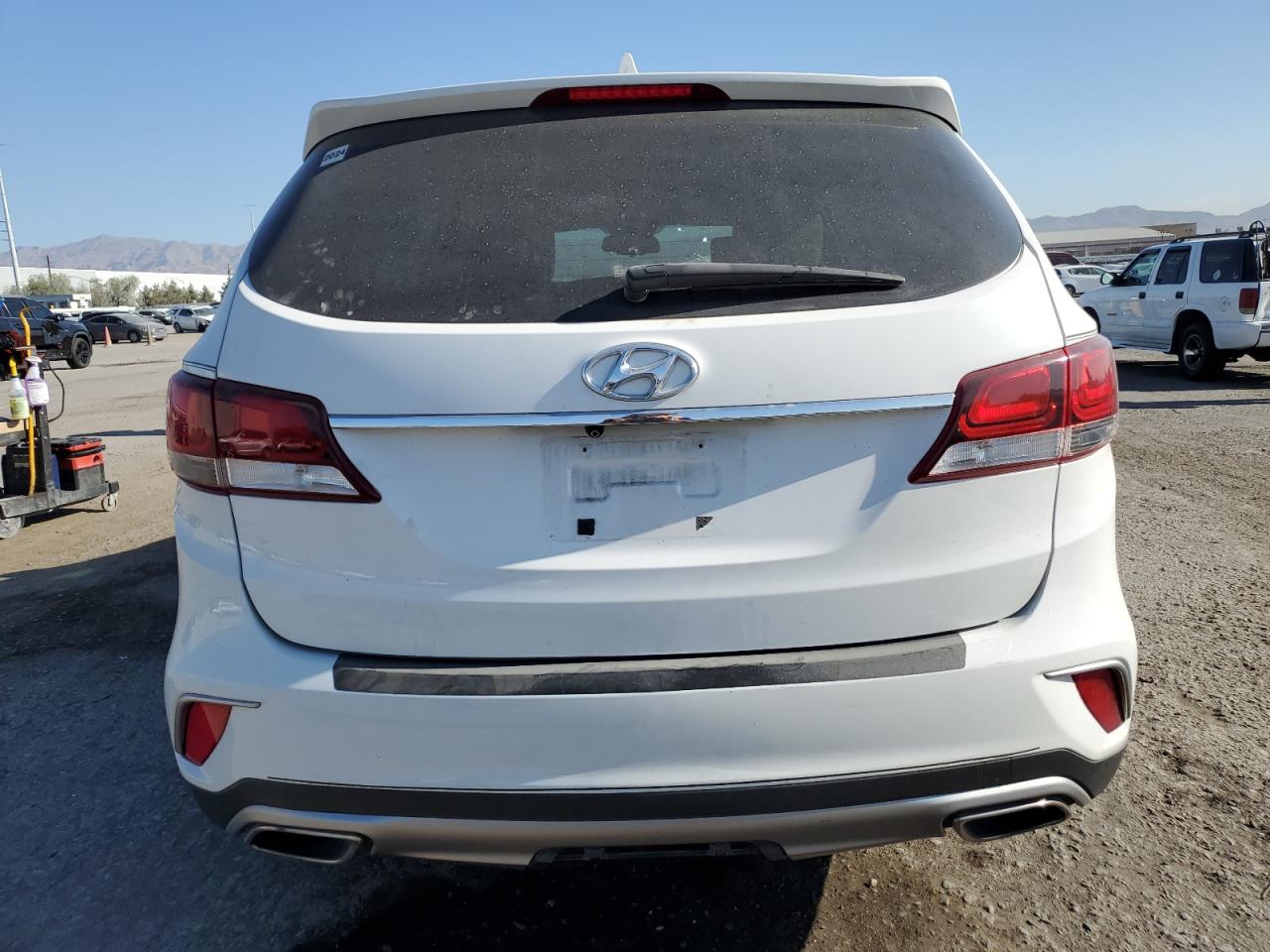 KM8SM4HF0JU274222 2018 Hyundai Santa Fe Se