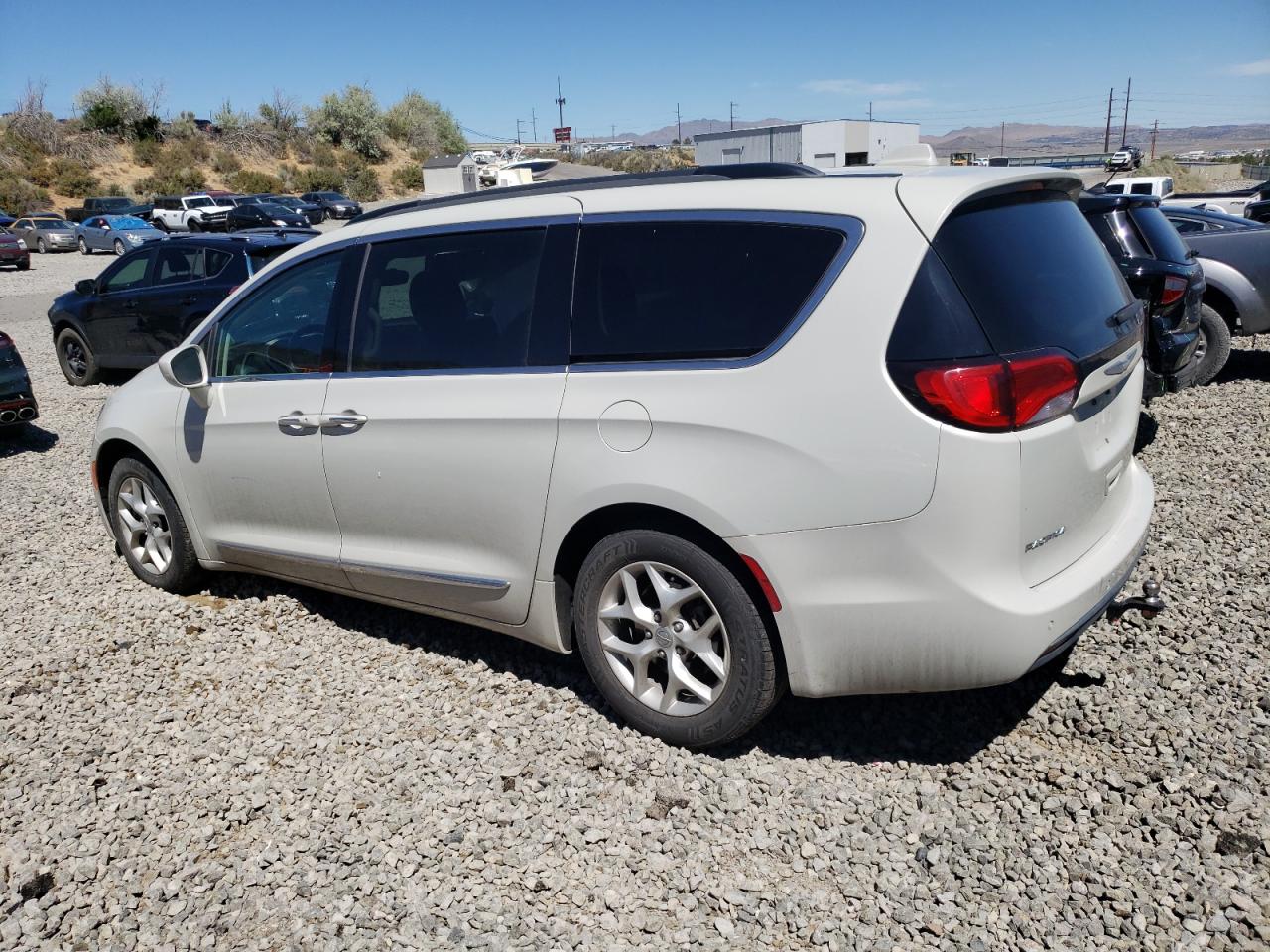 2C4RC1BG2HR628660 2017 CHRYSLER PACIFICA - Image 2