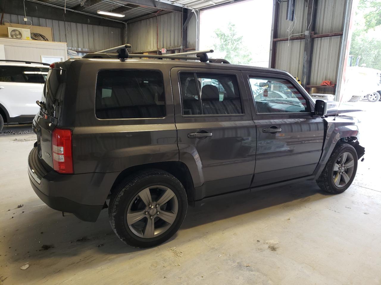 2015 Jeep Liberty (Patriot) - Image 3
