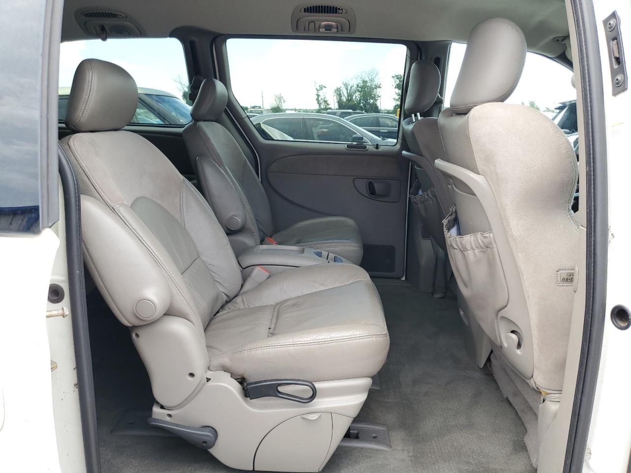 2002 Chrysler Town & Country Limited VIN: 2C8GP64L52R644151 Lot: 68234854