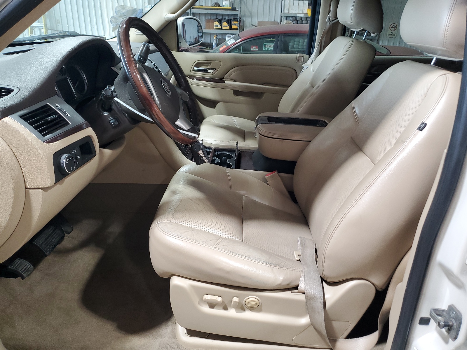 1GYUKBEF2AR283528 2010 Cadillac Escalade Luxury