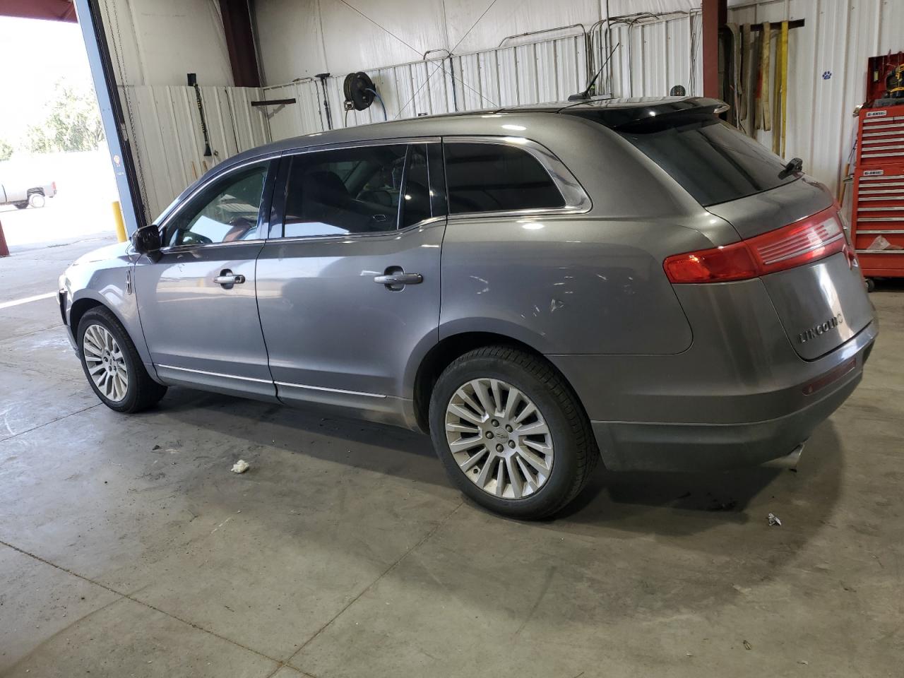 2010 Lincoln MKT - Image 2