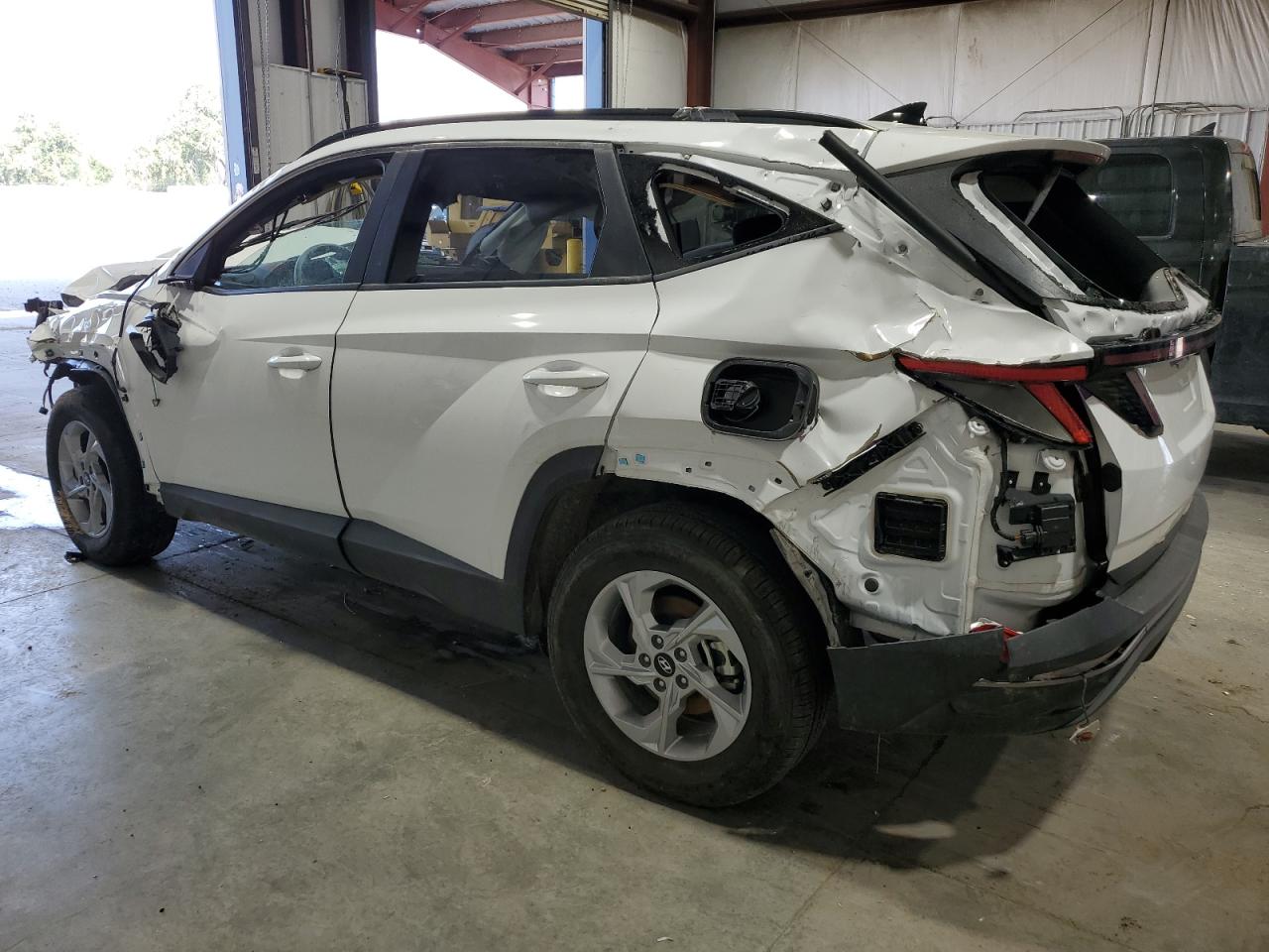 5NMJBCAE3PH221824 2023 HYUNDAI TUCSON - Image 2